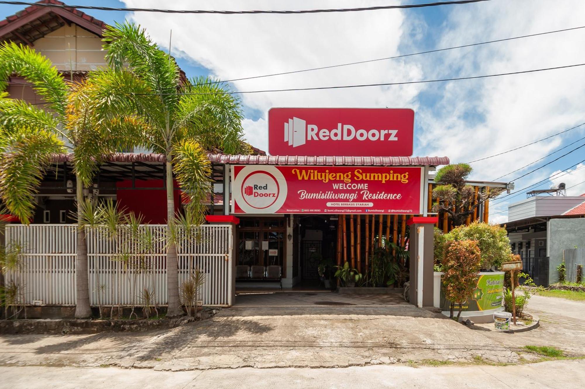 Reddoorz Syariah At Bumi Siliwangi Residence Padang エクステリア 写真