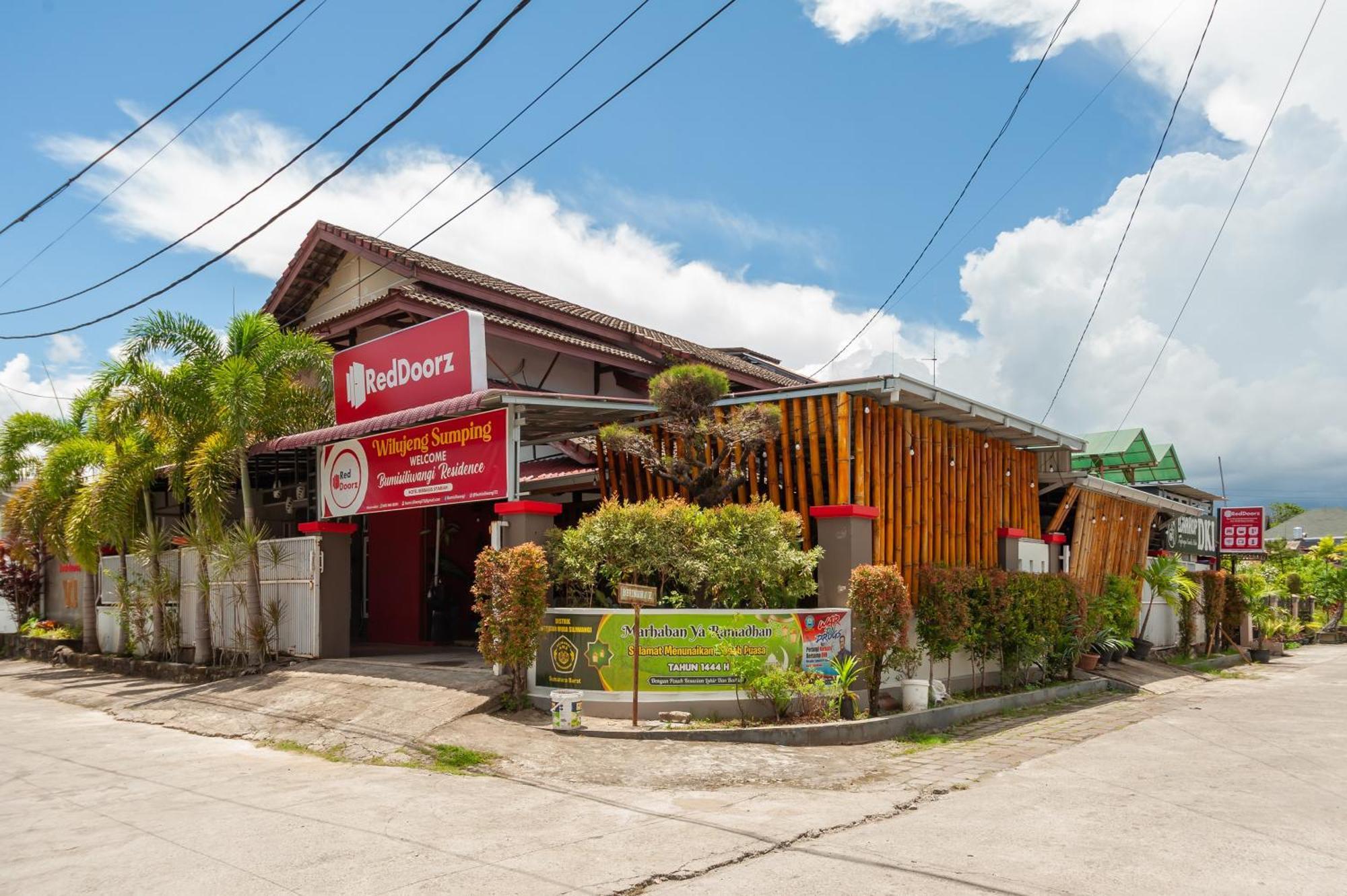 Reddoorz Syariah At Bumi Siliwangi Residence Padang エクステリア 写真